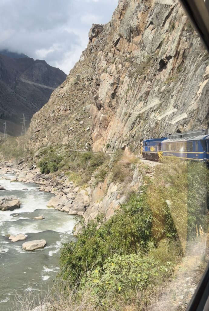 Trem Expedition ou Vistadome Observatory: trajeto com destino à Águas Calientes