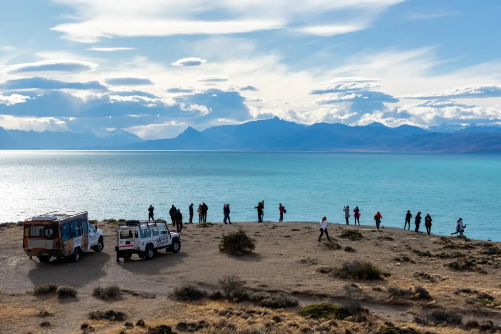 Experiência nativa por lagos e grutas